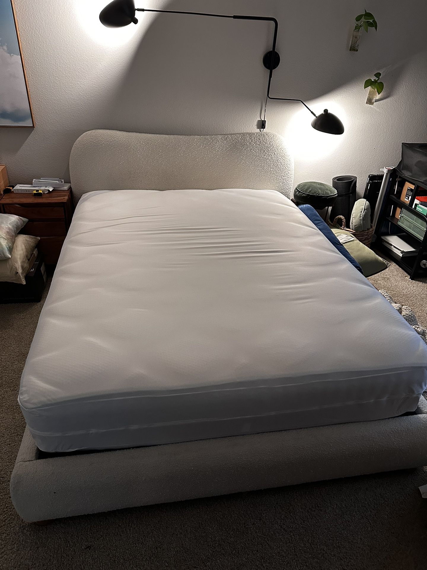 Queen Pillow top Mattress- Dreamcloud