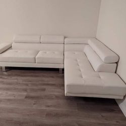 New White Sectional Couch ! Free Delivery 🚚 ! Financing Available  ! 