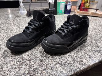 Black cat Jordan 3s 9.5