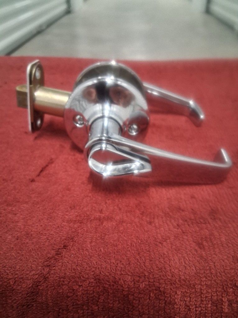 NEW LOCKING KWICKSET, DOOR LEVER, KNOB, PRICED RIGHT!!!