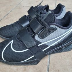 Nike Romaleos 4 Weightlifting shoes - Size M 9.5/W 11