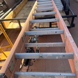 12 Ft Extension Ladder Extends To 21 Ft $100 Gilbert And Ray Rd. Check All Pics And Offers.