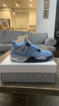 Jordan 4 UNC
