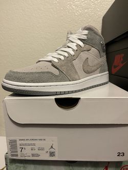 WMNS Air Jordan’s 1 Mids