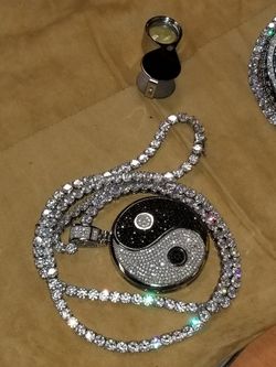 MENS DESIGNER CHAIN W/MEDALLION