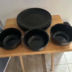 3 10 Inch Dinner Plates & 3 Soup Bowls Color Black