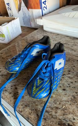 Boys soccer cleats size 10c