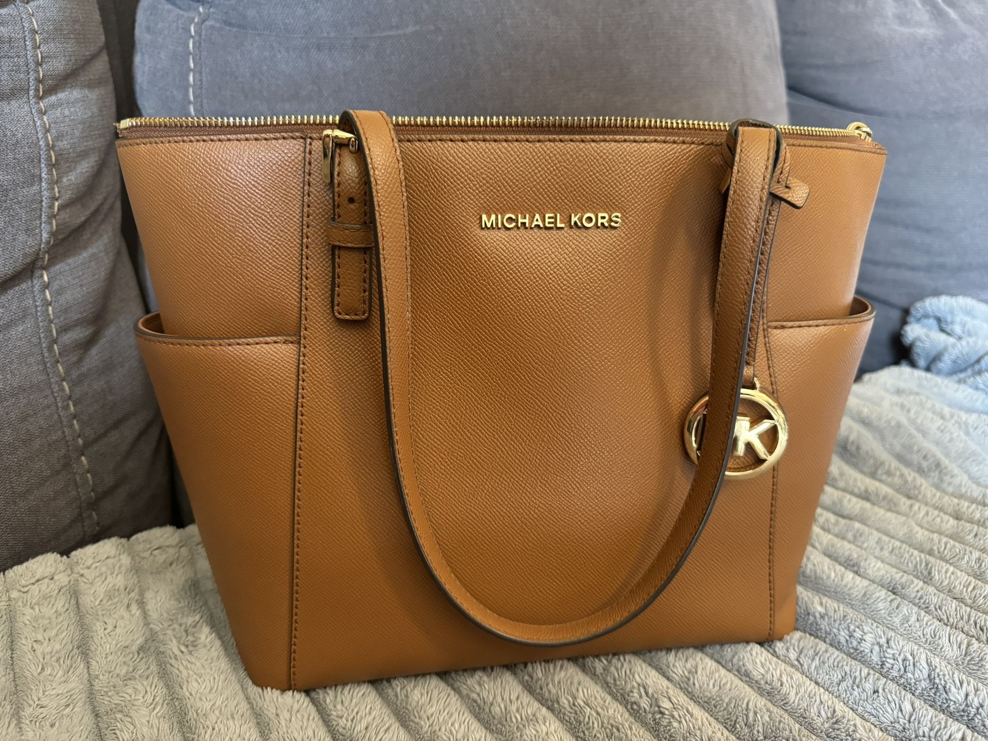 Michael Kors Jet Set Large Crossgrain Leather Top-Zip Tote Bag