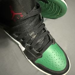 Green And Black Nike  Shoes 