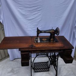 Vintage Singer Sewing Machine 