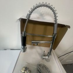 silver kitchen faucet 360 degree rotation and spray mode