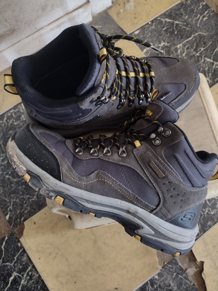 SKETCHERS WATER PROOF BOOTS 10.5 FEEL RELAXED GREAT SOLE N Traction