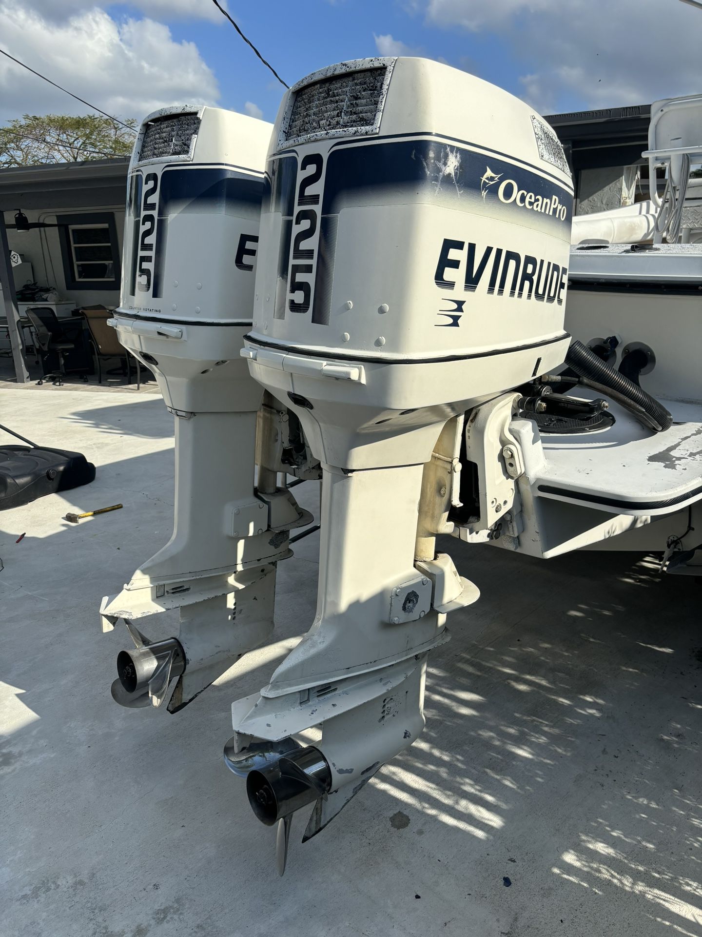 Evinrude 225 Twin Outboard Boat Motor 