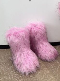 Light Pink Faux Fur Boots sizes 6,9.5,10 Message True Size & order 