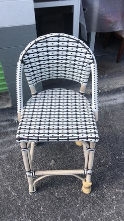 Beautiful bar stool -only one