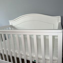 BABY CRIB - NEVER USED!!
