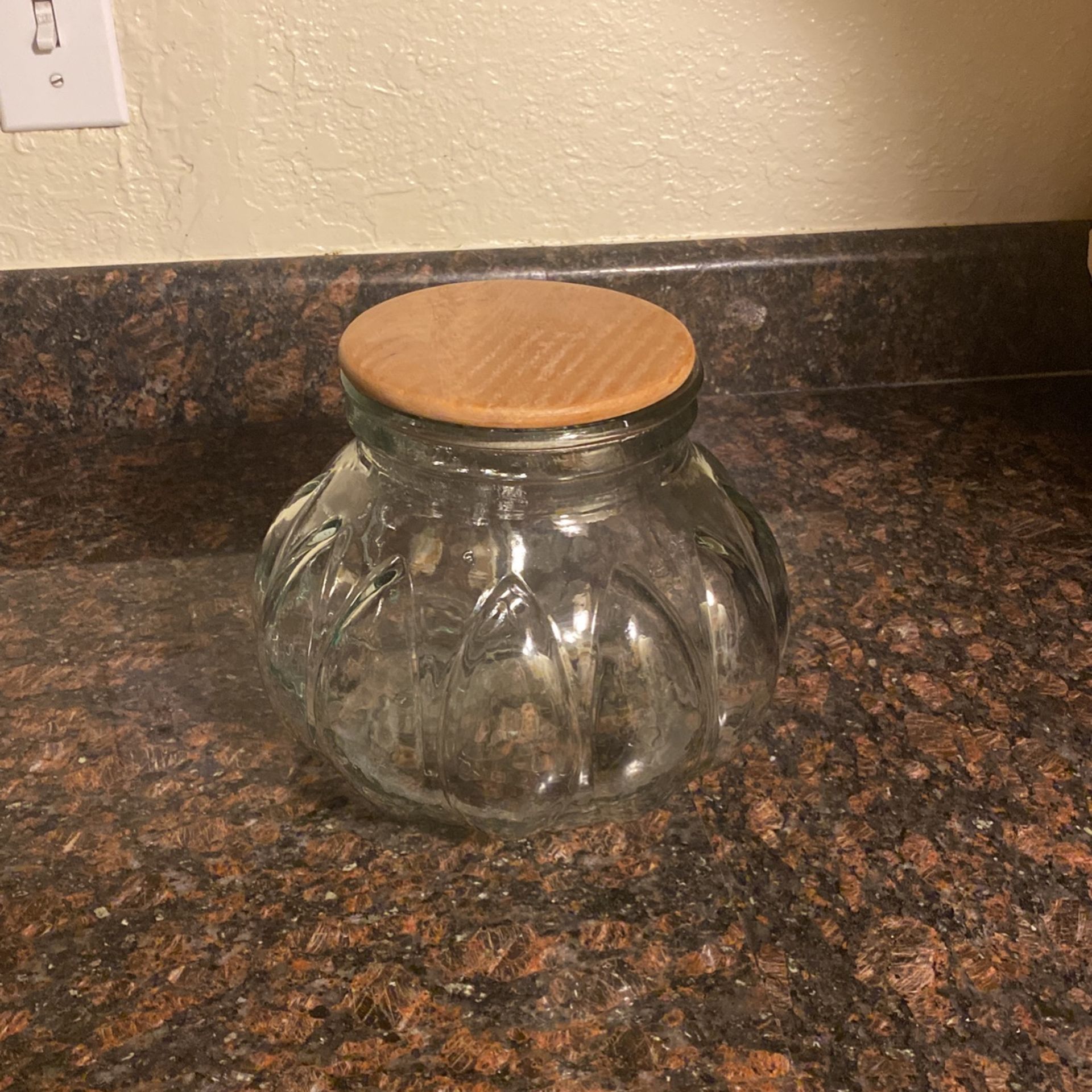 GLASS STORAGE CONTAINER 