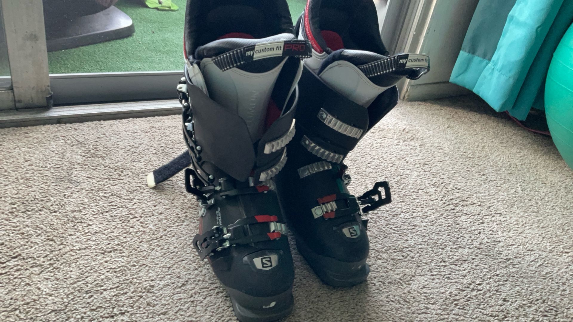 SALOMON SKI BOOTS