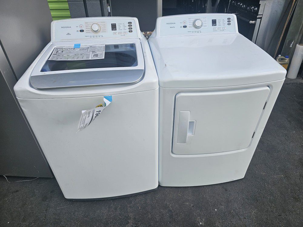 NEW !! INSIGNIA TOP LOAD WASHER AND GAS DRYER SET 