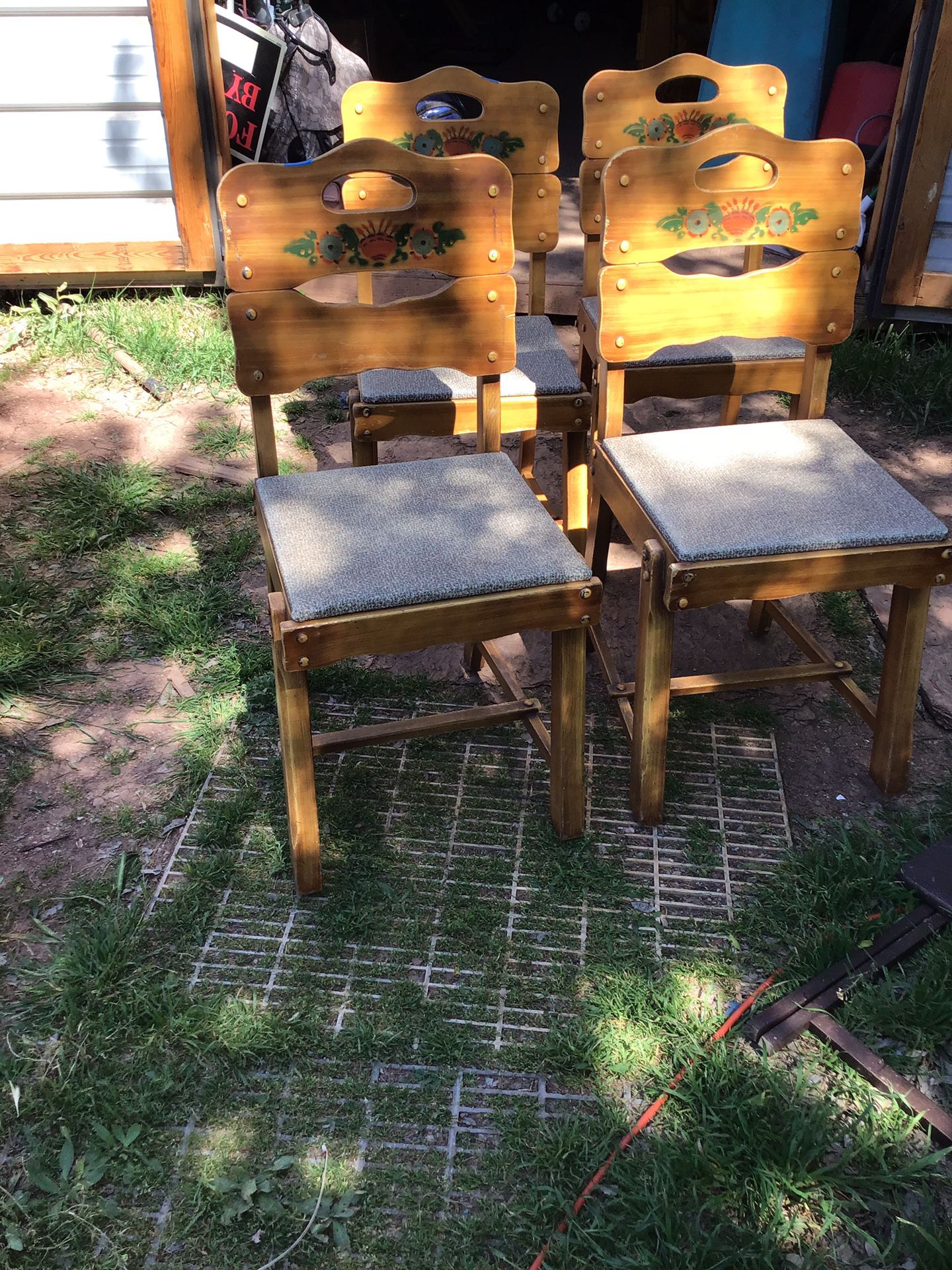 Set Of 4 Vintage. Chairs 