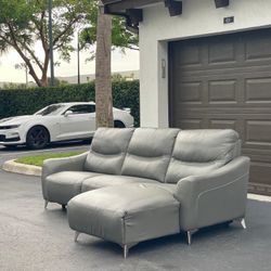 🛋️ Couch/Sofa Sectional - LIKE NEW -  Leather - Delivery Available 🚛