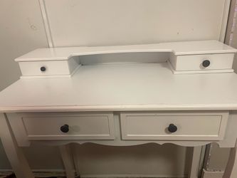 Vanity table