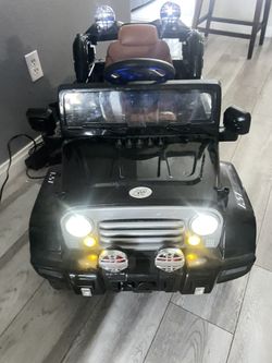🚙 12V Kids Ride-On Truck Electric Car Remote Control Lights Music $75 Used 🎮 Remote-control electric ride-on truck 💡 Working lights & music 🔋 12V