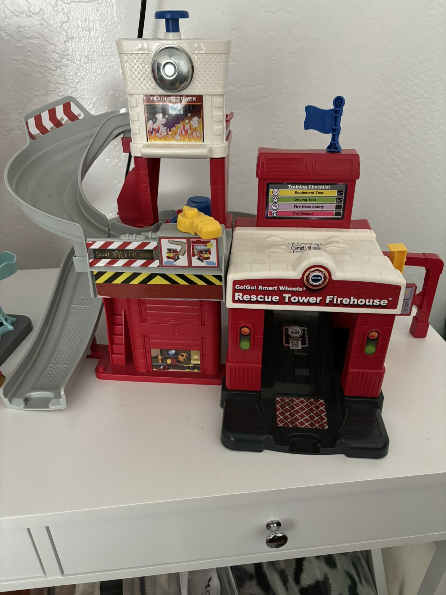 V-tech “Go!Go!Go! Rescue Fire Towerhouse
