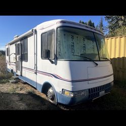 Slide Out Stuck-Great Condition 2001 Ford Rexhall 32’ Class A