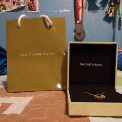 Brand New Van Cleef Black And Gold Necklace 