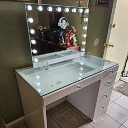 Brand New Vanity W/ Hollywood Mirror Selfie Mirror $679 FREE LOCAL DELIVERY
