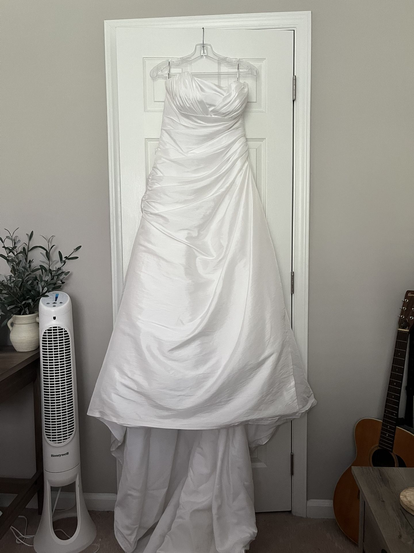 Strapless Wedding Dress (Size 14) w/ Veil