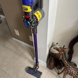 Dyson V8 animal+ Cordless Stick Vacuum 
