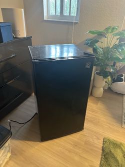 Daewoo Mini Fridge Black