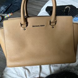 Micheal Kors Purse 