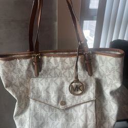 Michael Kors Purse With Matching wallet 