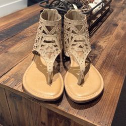 Fergalicious flat rhinestone sandals thong lightweight 