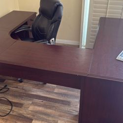U- Shaped Office Desk 
