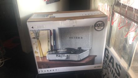 Victoria Journey+ Signature Bluetooth Suitcase Record Player (Light Gray)