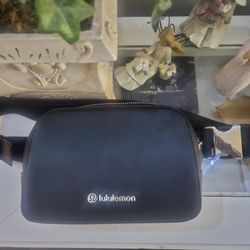 Lululemon Everywhere 2L Leather 