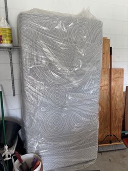 Single mattress and frame