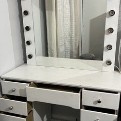Vanity With Lighted Mirror 