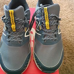 Men's Size 9.5 4 .E X wide Trail Runner ( New) Pick Up In Florence KY 