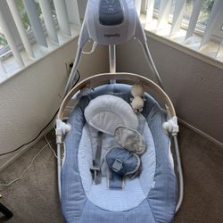 Ingenuity Simple Comfort Compact Swing with Wood Toy Bar - Chambray