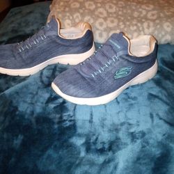 Women's Sketchers Size 9 