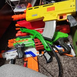 7 Nerf Guns 
