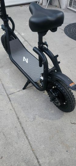 Electric Scooter with Seat and Off-Road Tires