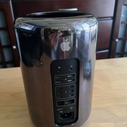 Apple Mac Pro Desktop Computer