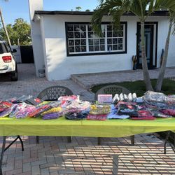 Yard Sale  Ropa ,perfume,monederos ,etc ,regalos Para Mamá 