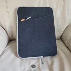 JETech Padded Laptop Case Bag In Gray Color, Zipped, Travel Accessory, Unisex Design Storage Case.